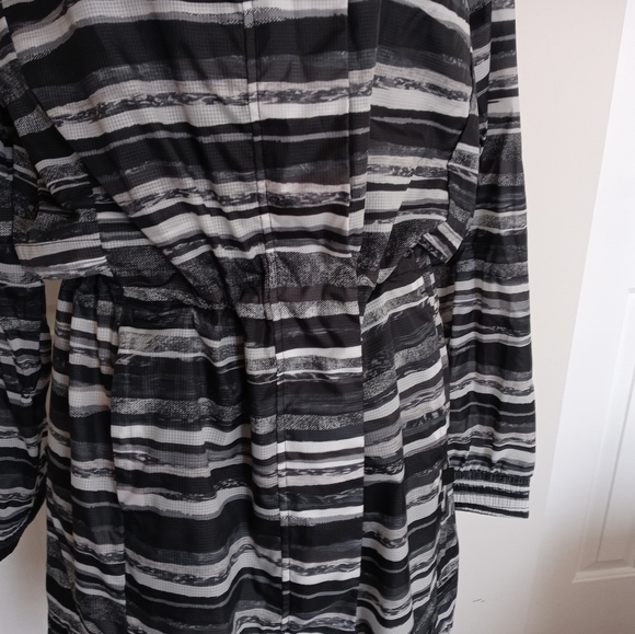 Lululemon Lab Assemblage Shell Coat - Picture 11 of 14